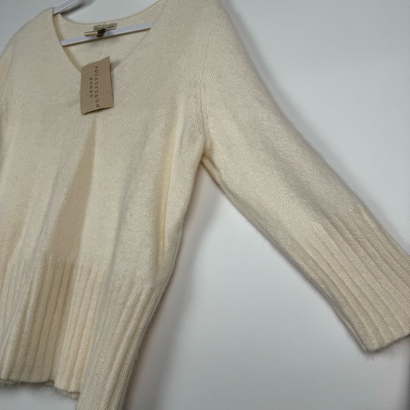 NWT Apostrophe Women’s Angora Blend V-neck Pullover Sweater Top Size 16/18 (XL) - Picture 5 of 10